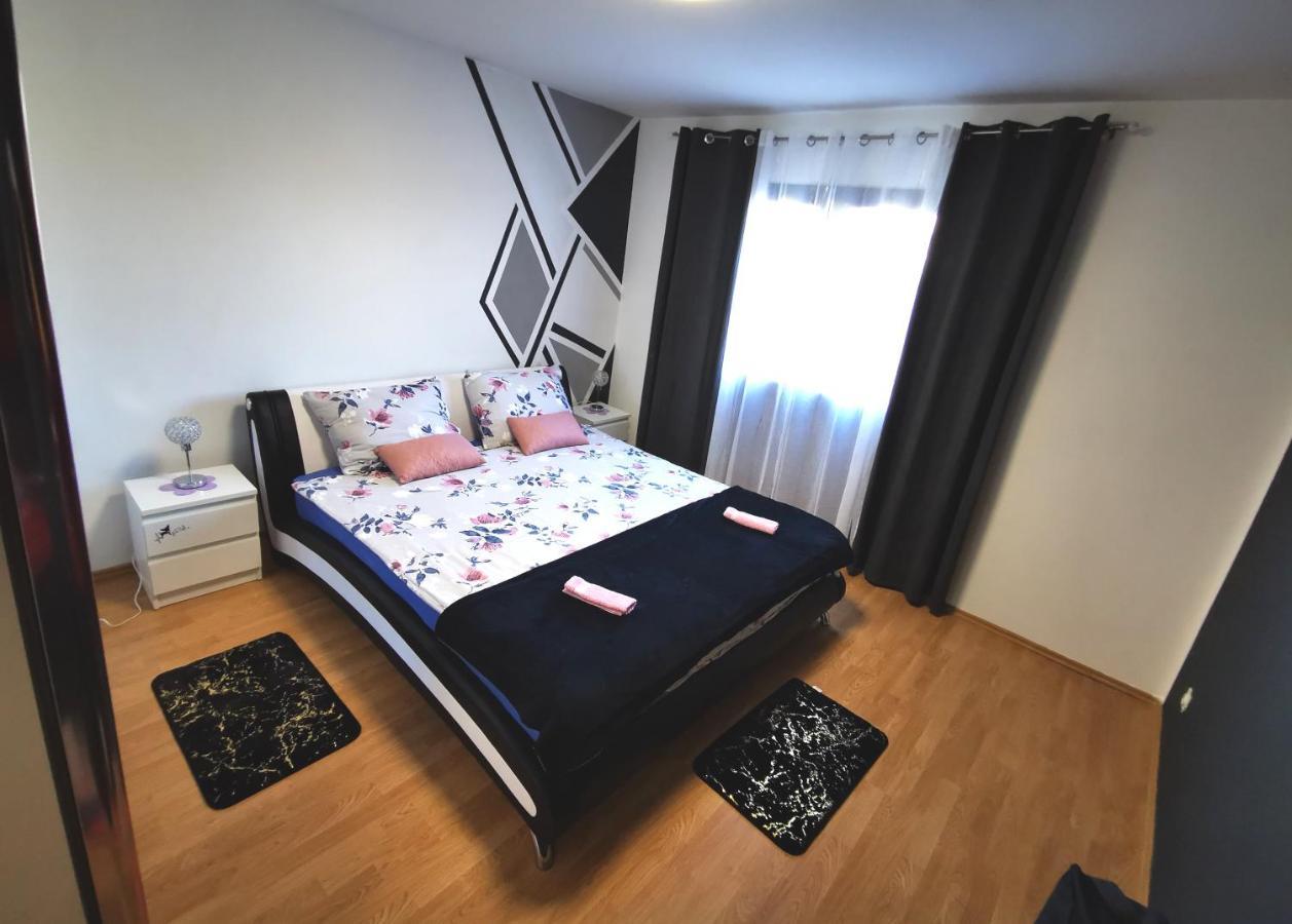 Apartment Tanja Porec Bagian luar foto
